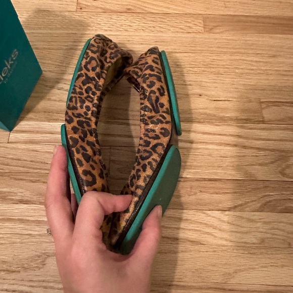 Used Tieks leopards size 9 - Picture 7 of 9